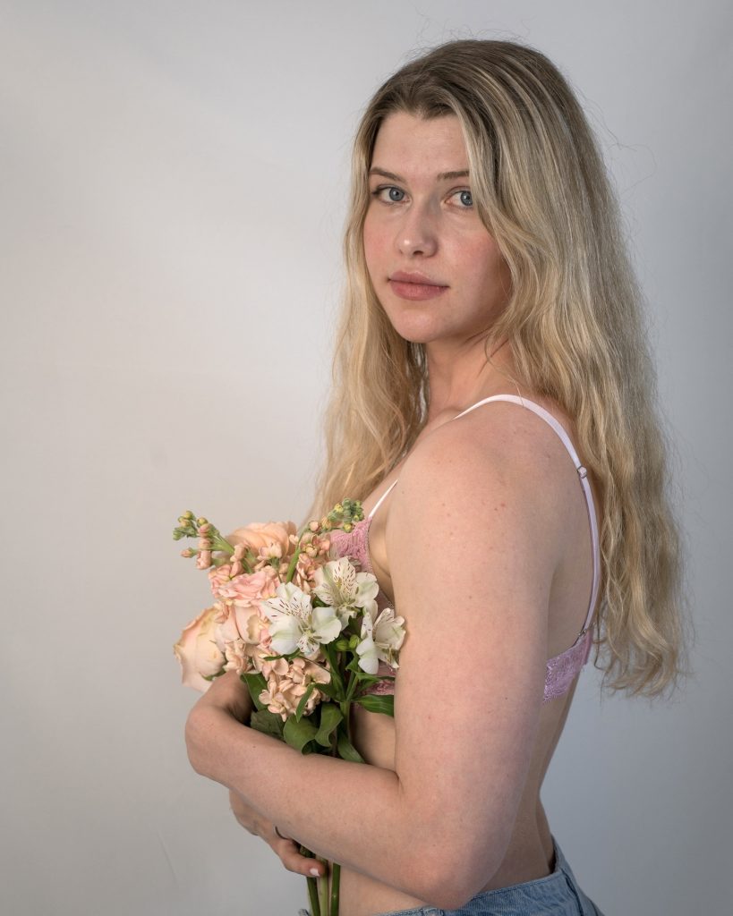 Frau mit Blumen