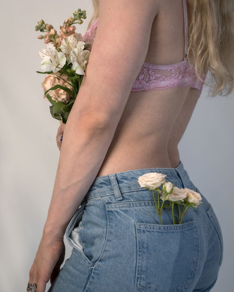 Frau mit Blumen